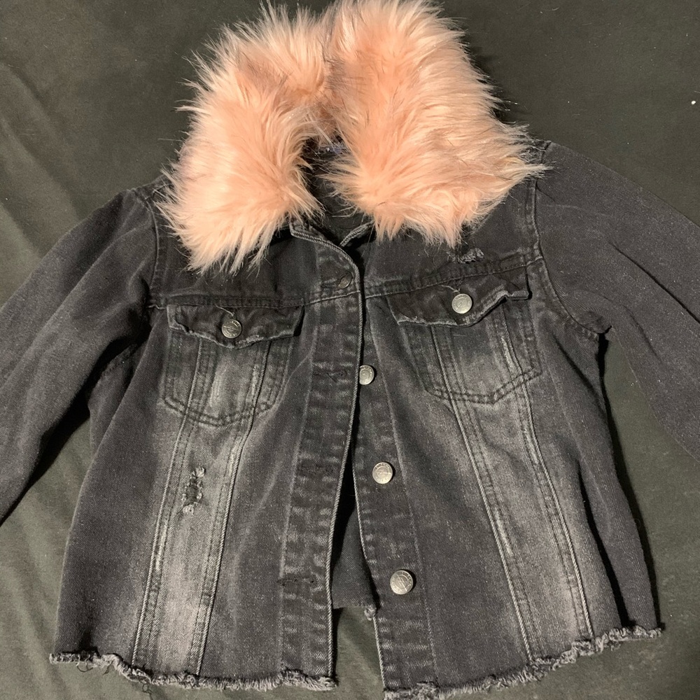 Jean jacket with fuzzy collar